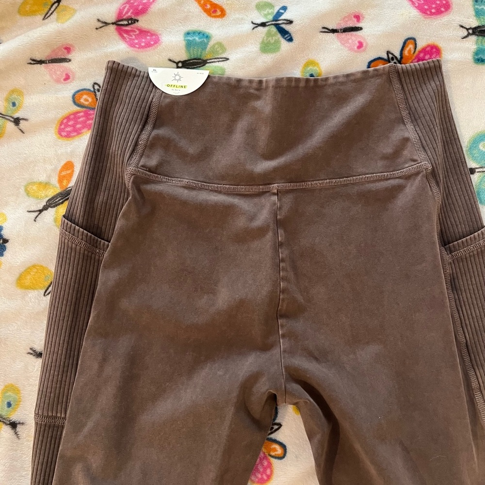 Aerie leggings. Chocolate brown color. Size L. Never worn. Perfect condition.
